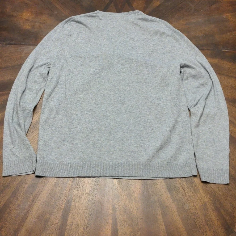 GAP Men’s Medium Gray V-Neck Lightweight Sweater Cotton Silk Blend
